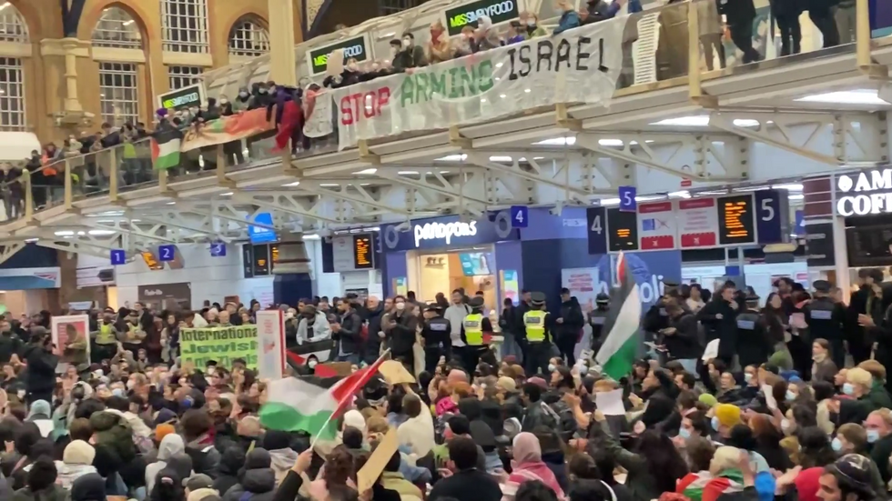 Pro-Palestine protesters in Liverpool Street station