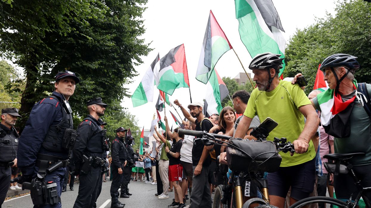 Pro-Palestine protestors end Britain's Tom Pidcock shot at Vuelta a Espana glory