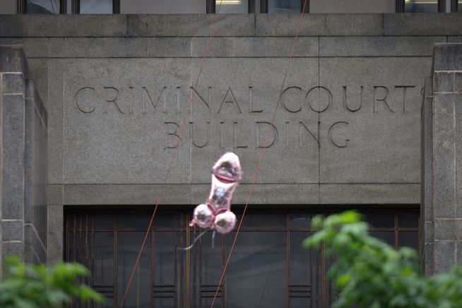 Pro-Trump artist releases 100 penis-shaped balloons with judge's face on