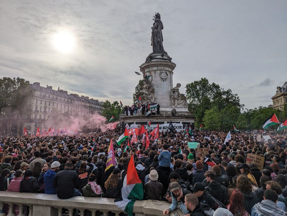 Protesters on monument in Paris