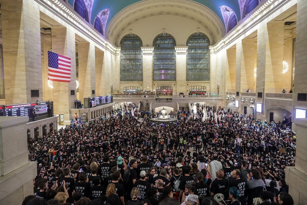 Protesters shut down Grand Central