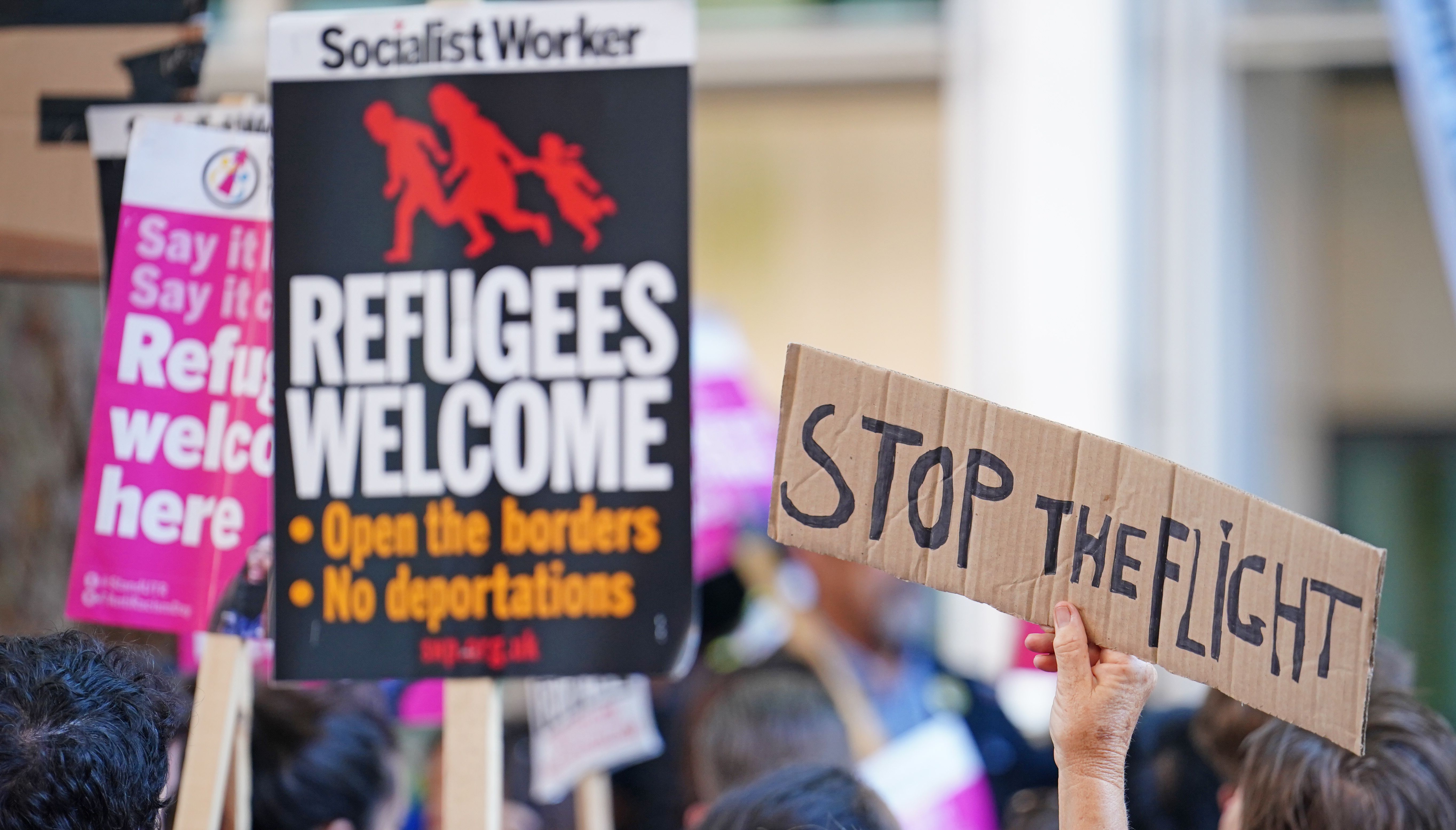 Protests against plans to send migrants to Rwanda