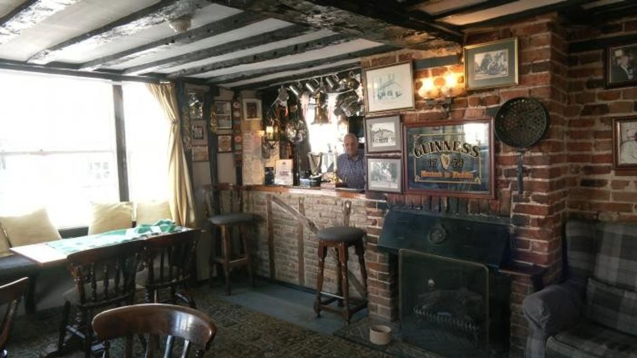 Rishi Sunak urged to introduce 'no-brainer' payment rules as shops to be forced to accept cash in Ireland