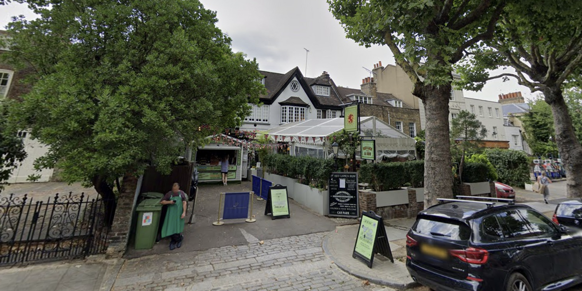 NextImg:Pub owner lashes out at customer who branded him 'angry little man' in fiery TripAdvisor review