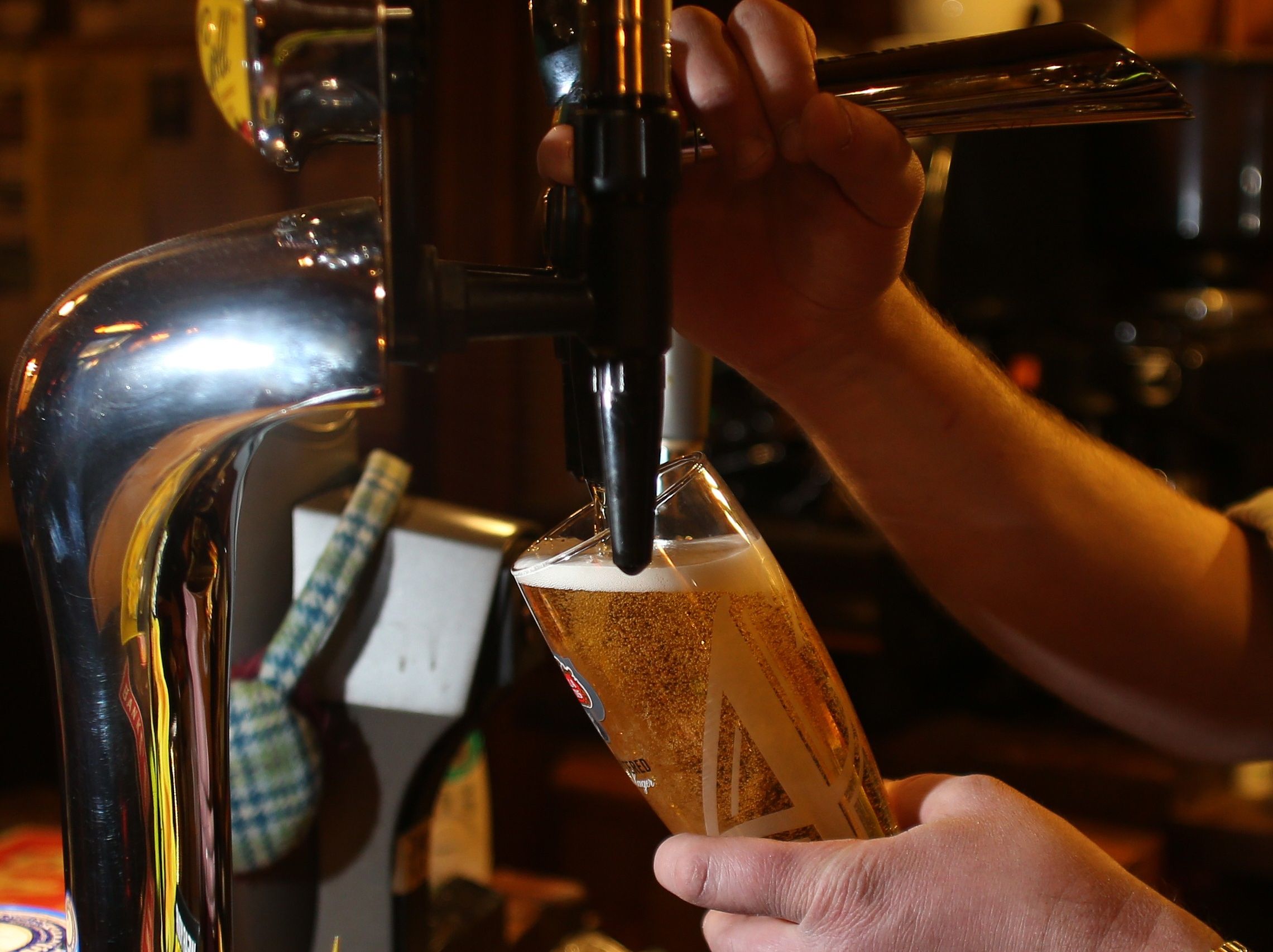 Pulling beer pint