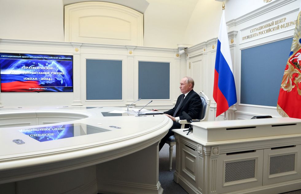 Putin in meeting room