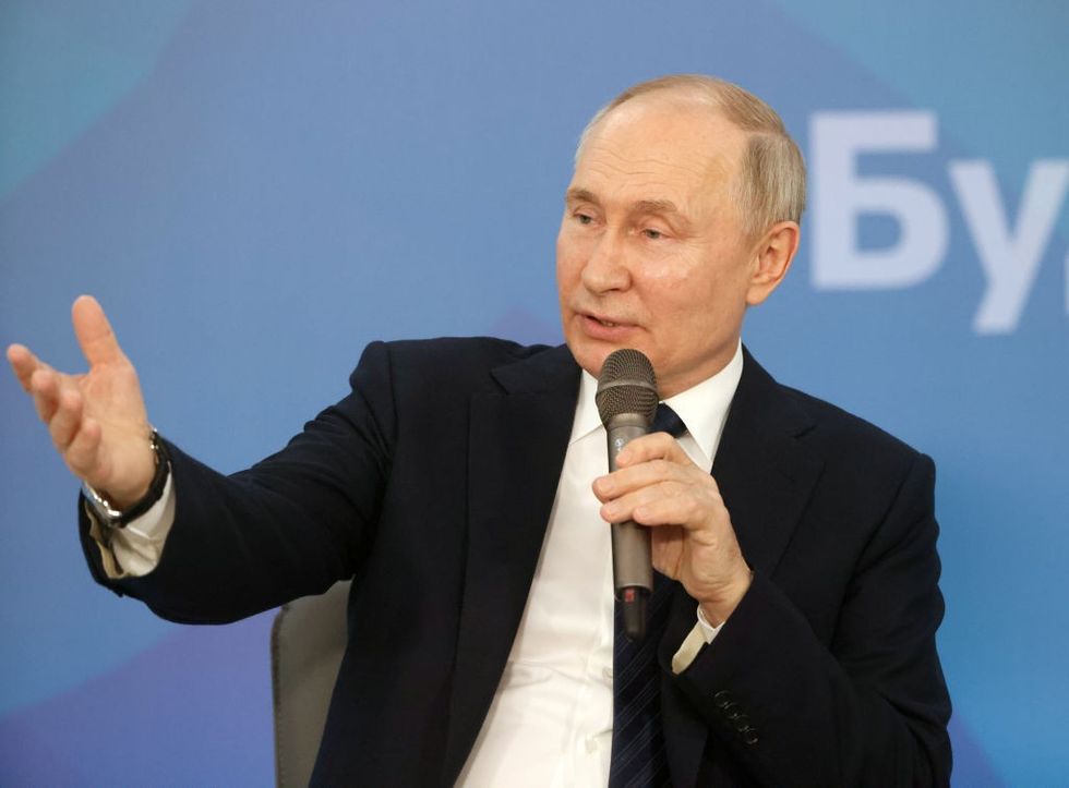 Putin speaking to sudents