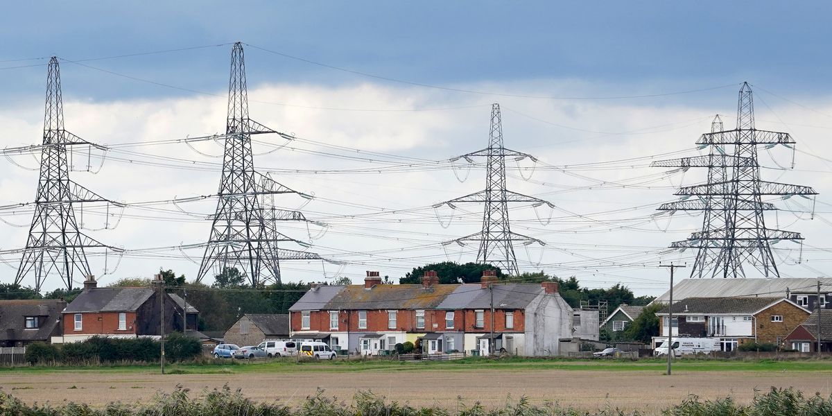 Labour scraps ‘not fit for purpose’ carbon tax on electricity generation amid soaring bills Labour scraps ‘not fit for purpose’ carbon tax on electricity generation amid soaring bills
