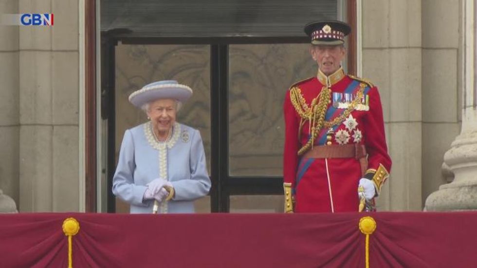 Queen appears on Palace balcony in Jubilee celebrations