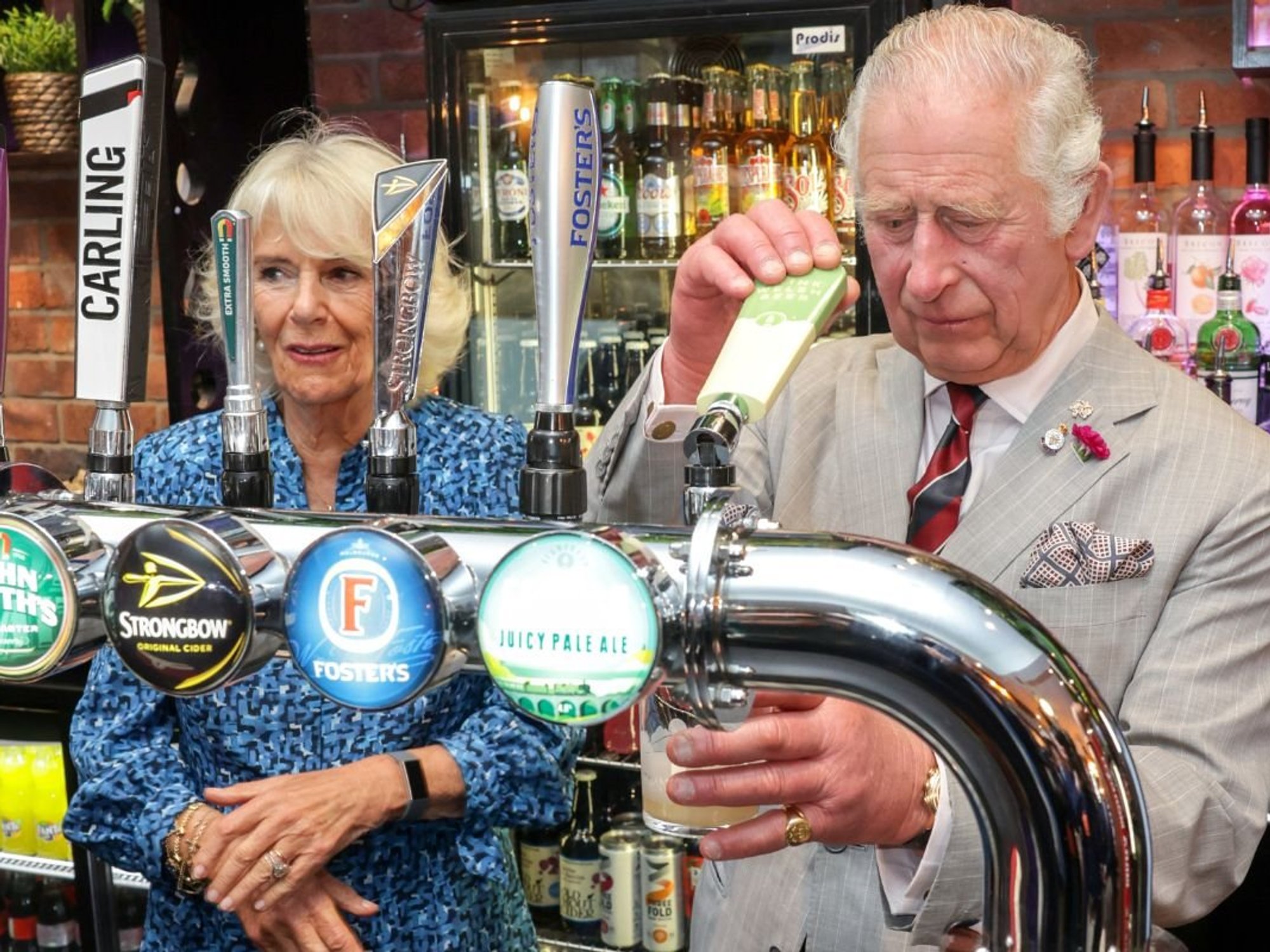 Queen Camilla and King Charles will visit a pub in Essex