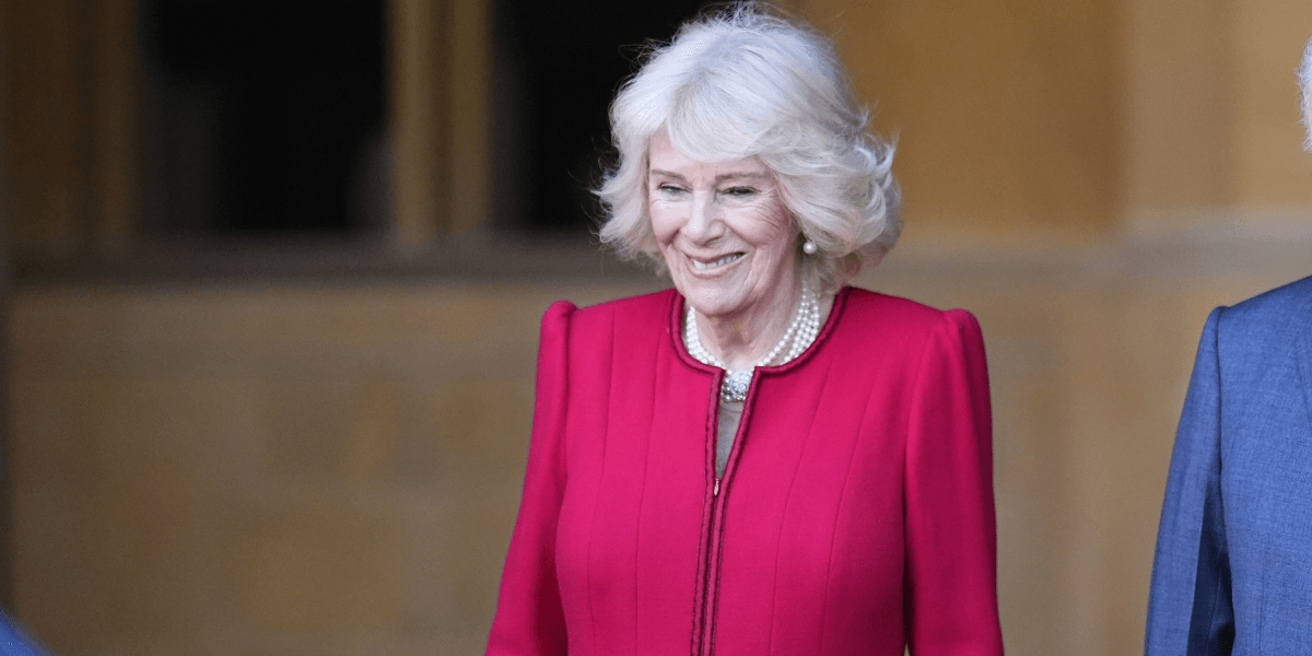 Queen, 78, undergoes cosmetic enhancement for eye-watering £1,400 Queen, 78, undergoes cosmetic enhancement for eye-watering £1,400