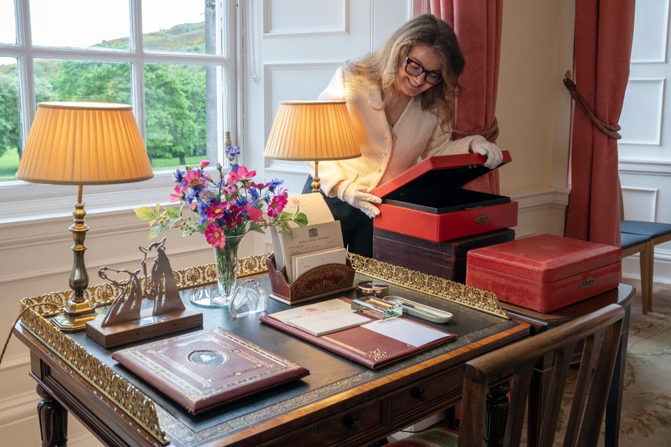 Queen Elizabeth desk