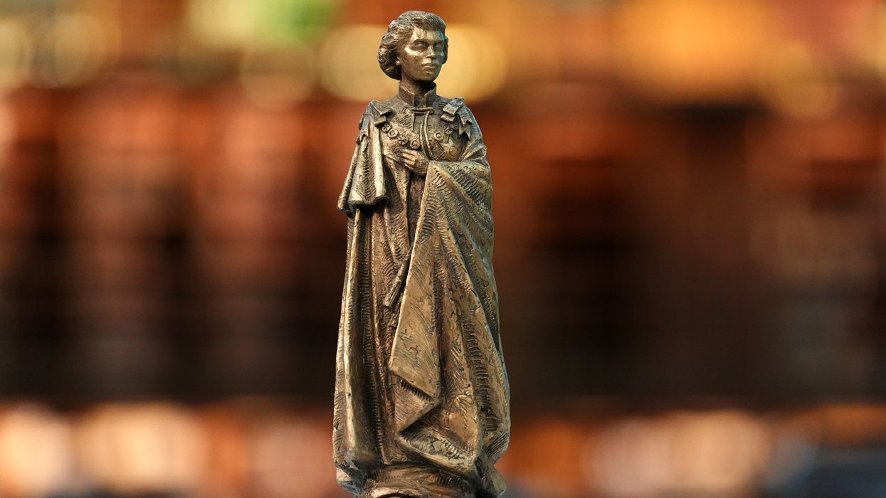 Queen Elizabeth II statue