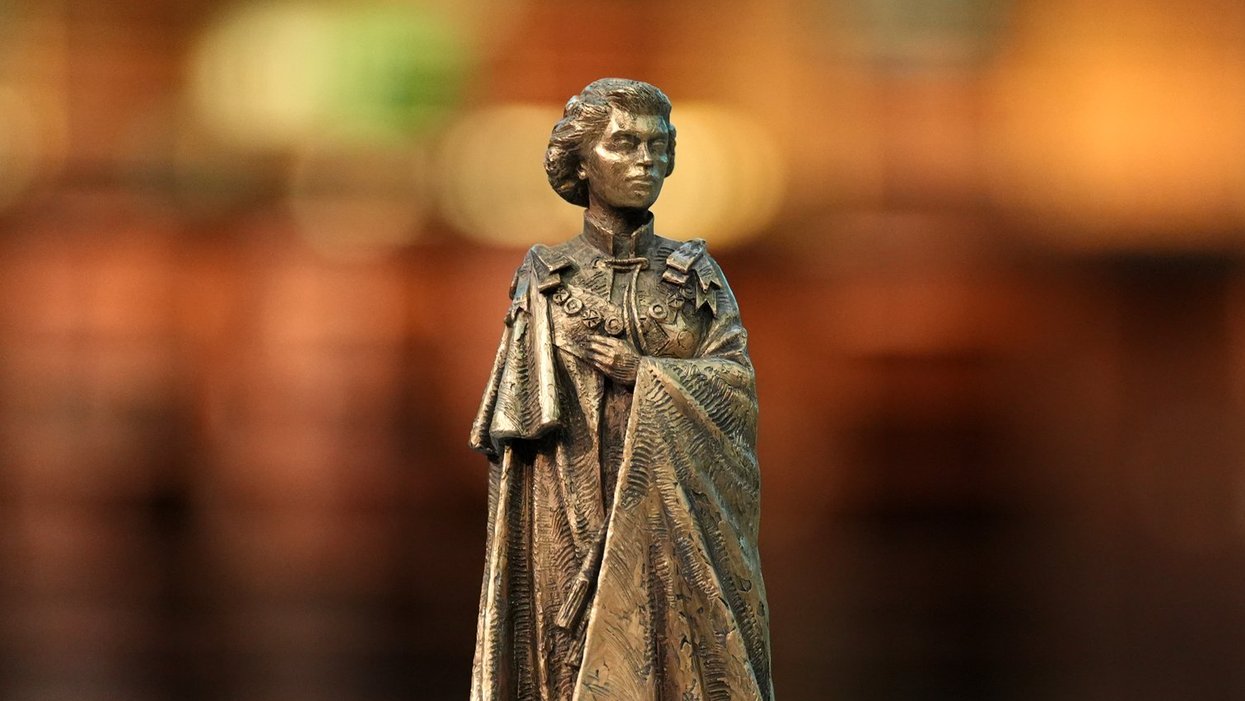 Queen Elizabeth II statue