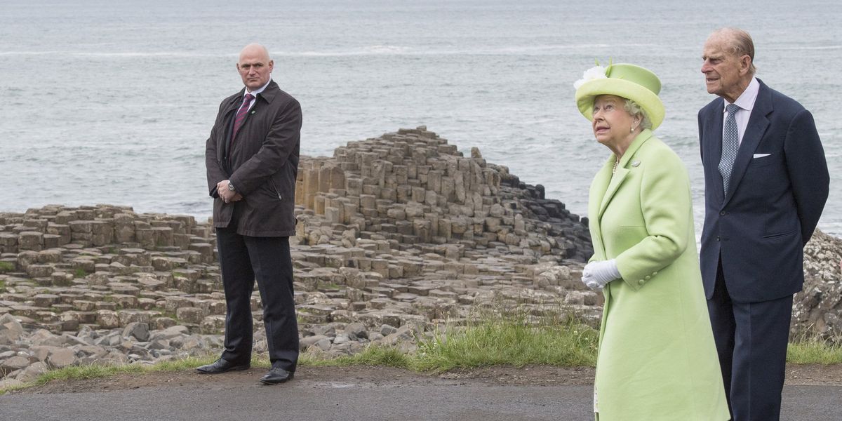 Plans to erect Queen Elizabeth II and Paddington Bear statue abandoned Plans to erect Queen Elizabeth II and Paddington Bear statue abandoned