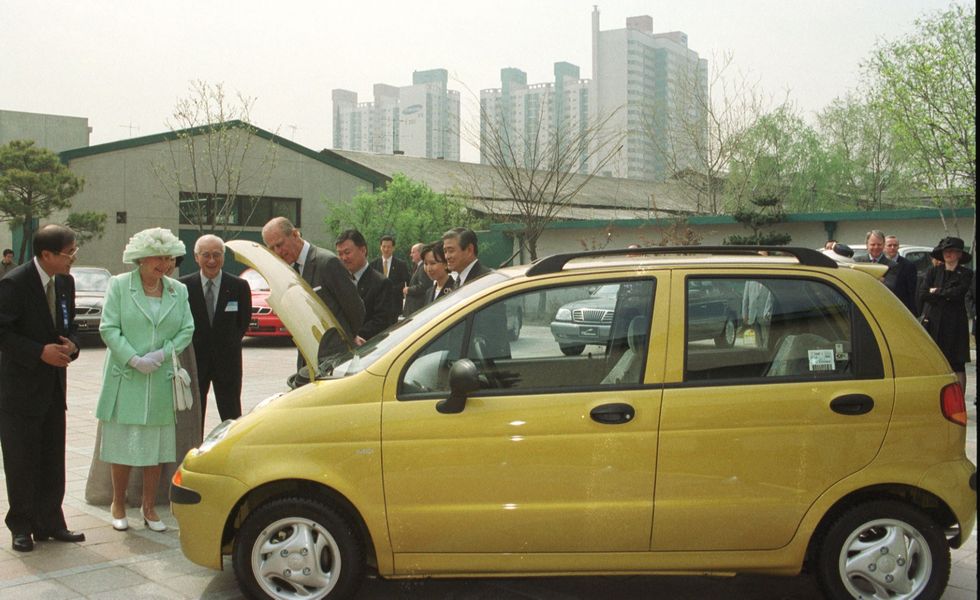 Queen Elizabeth II visited the Daewoo plant in South Korea in 1999, where she saw the Matiz model