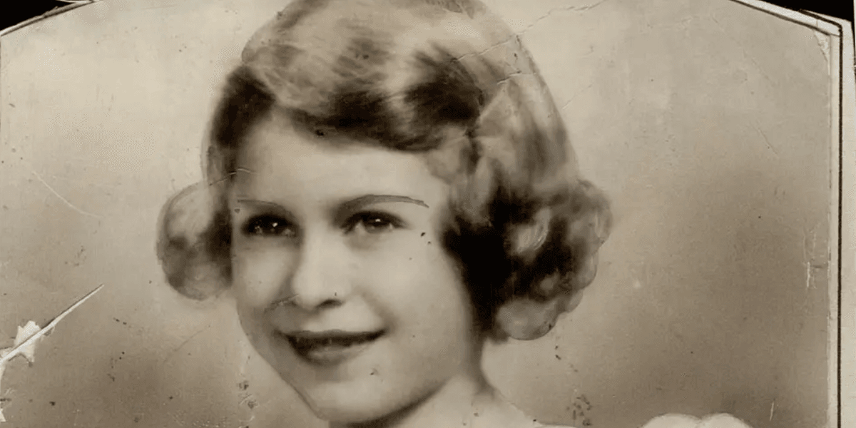 Queen Elizabeth II’s childhood letter fetches £20,000 over estimate at auction Queen Elizabeth II’s childhood letter fetches £20,000 over estimate at auction