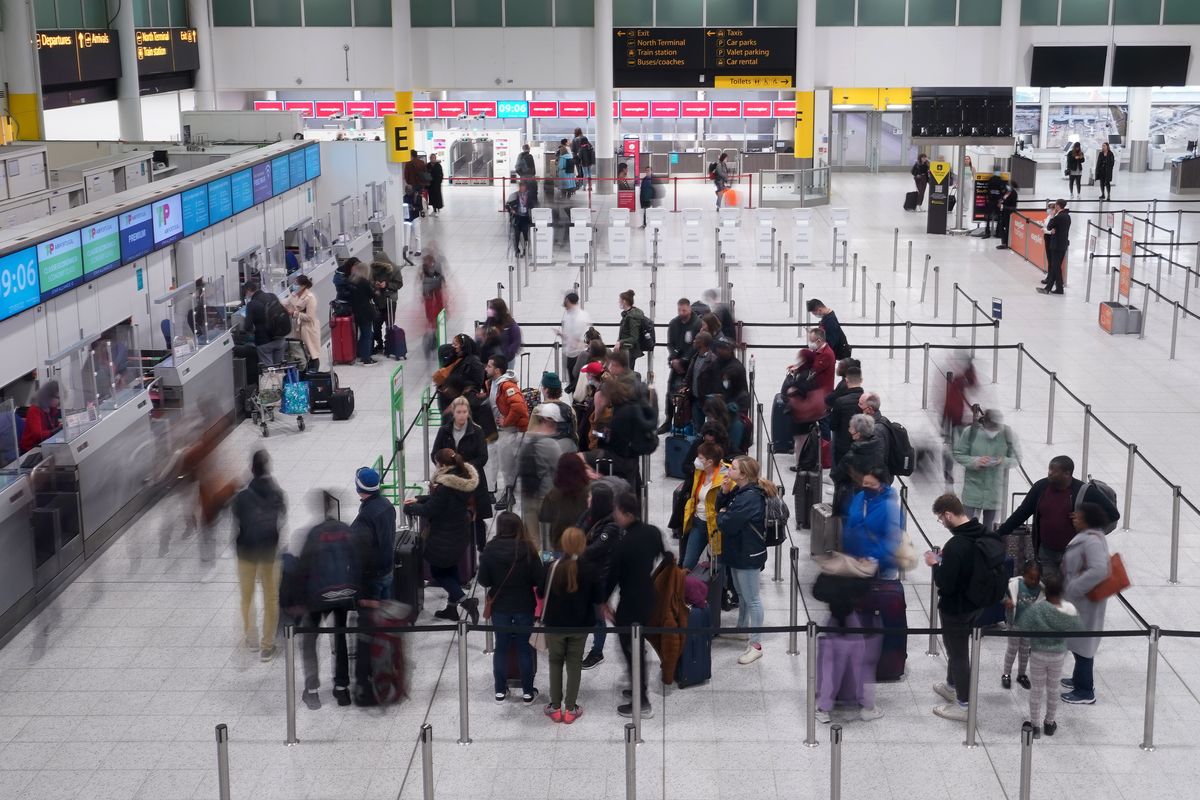 Queues in Gatwick Airport