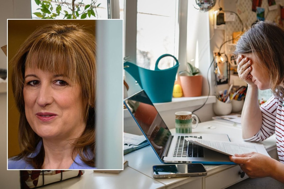 Rachel Reeves and woman on laptop