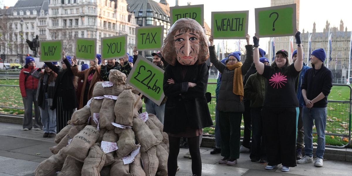 Rachel Reeves effigy appears outside Parliament just hours before Chancellor’s Budget tax raid Rachel Reeves effigy appears outside Parliament just hours before Chancellor’s Budget tax raid