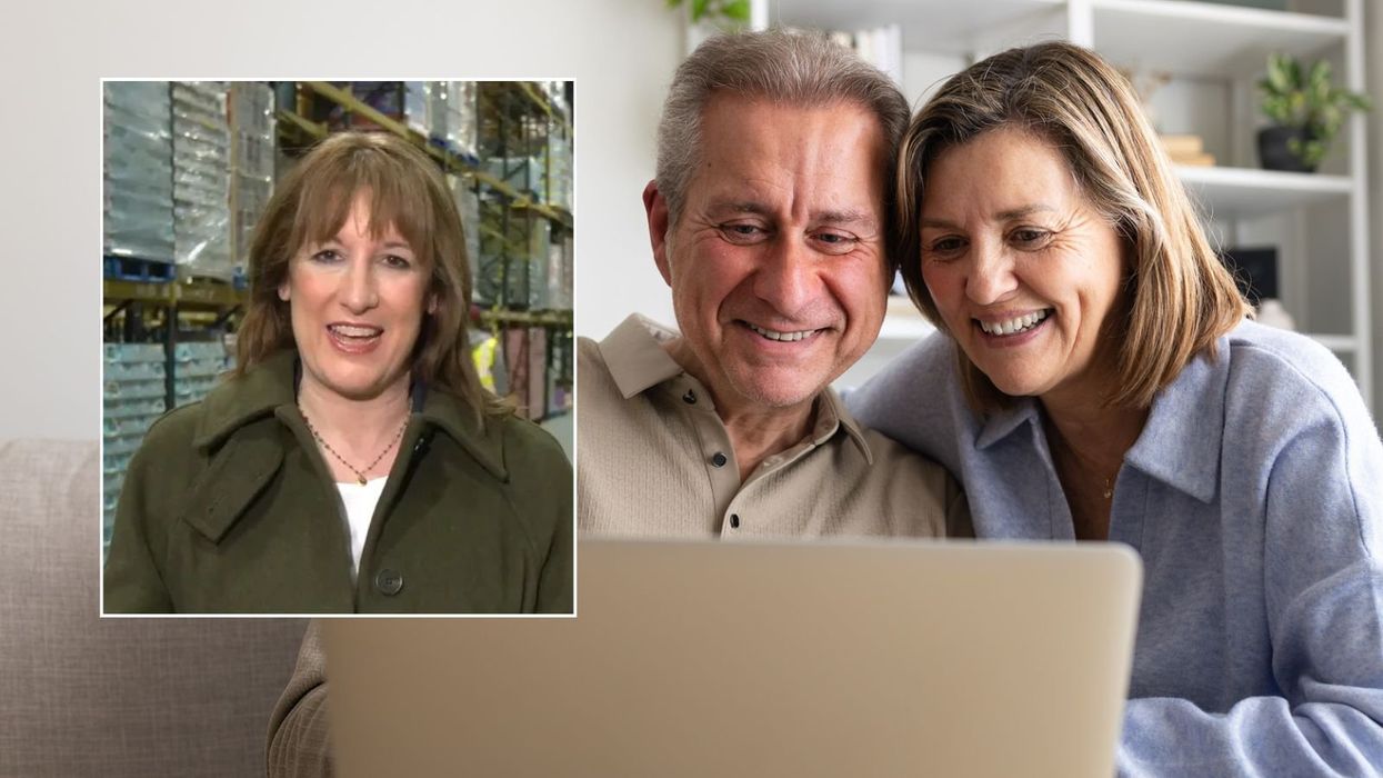 Rachel reeves happy couple ay laptop