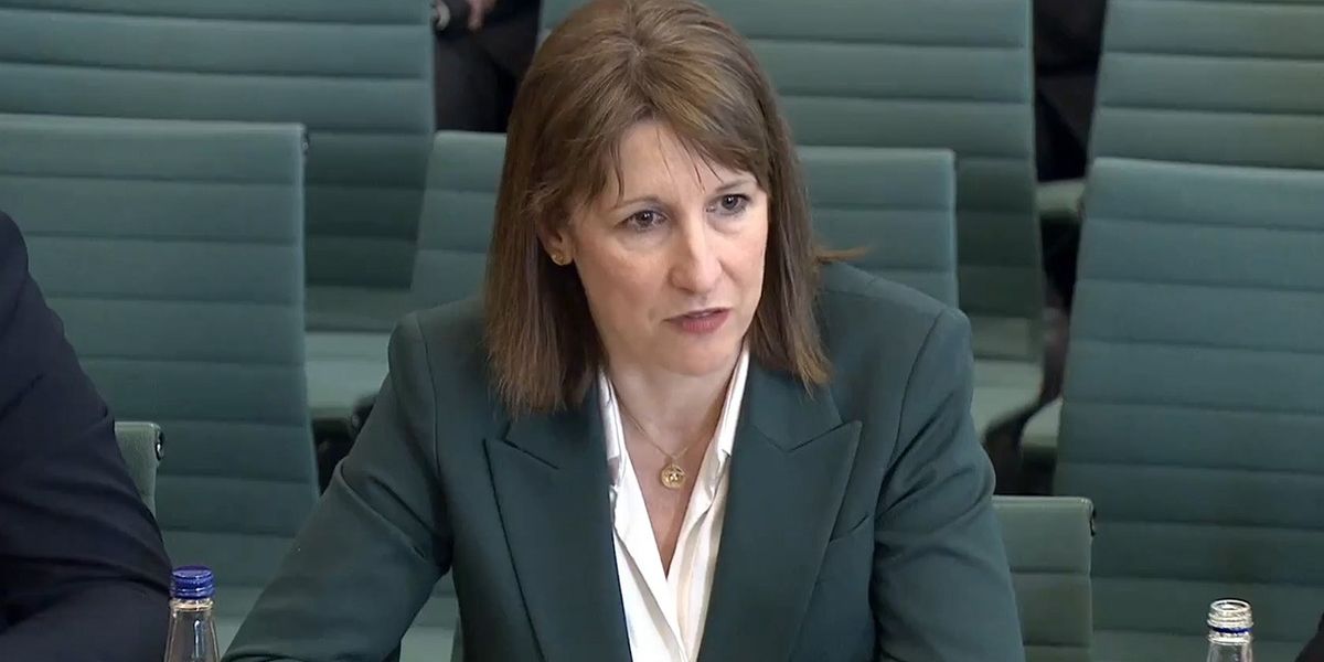 NextImg:Rachel Reeves avoids apologising after condemning Treasury Minister for comparing benefits to pocket money: 'Clearly not right'