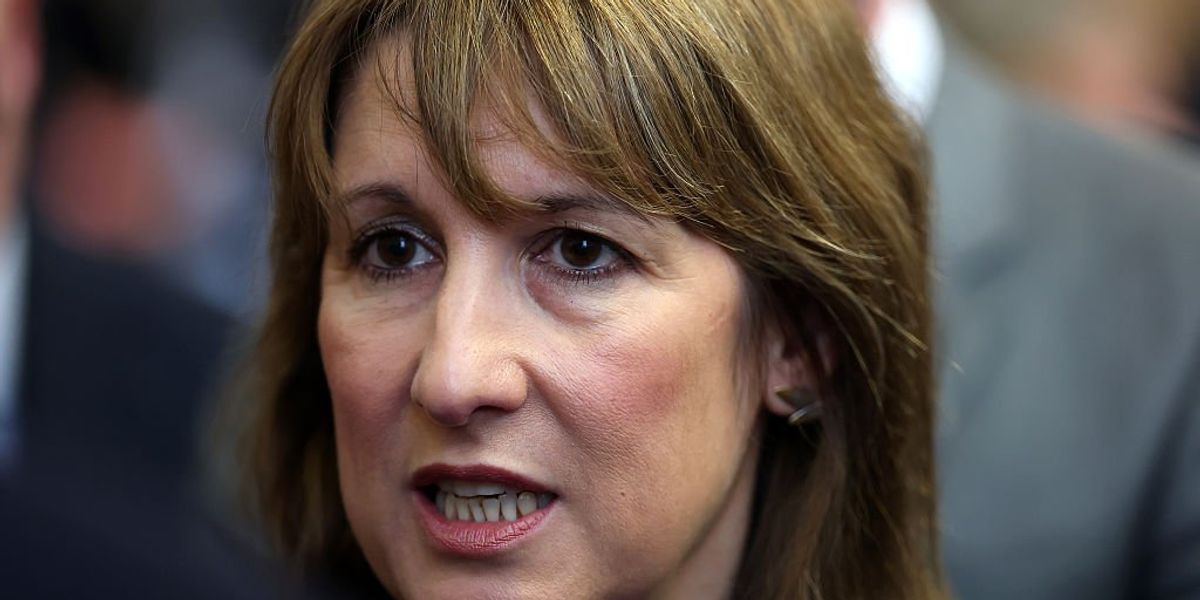 Rachel Reeves’s record 7.9% public sector wages rises led to flat productivity growth Rachel Reeves’s record 7.9% public sector wages rises led to flat productivity growth