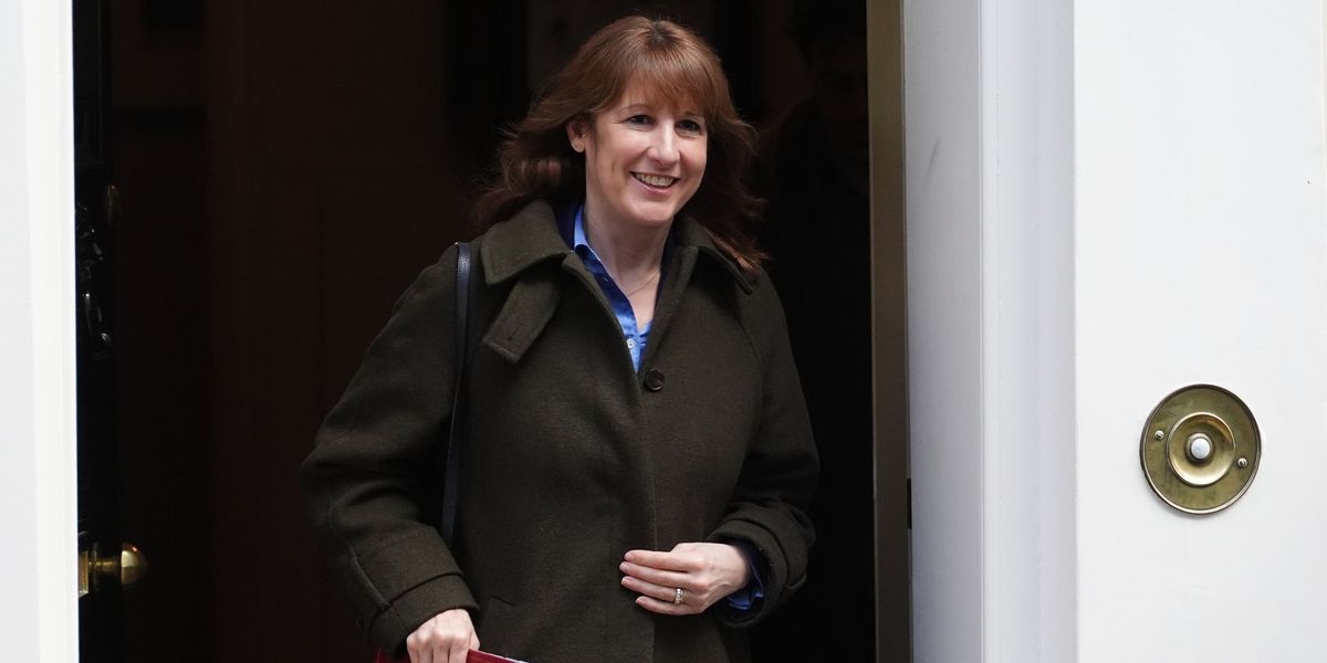 Rachel Reeves charges taxpayers £20,000 to furnish her flat Rachel Reeves charges taxpayers £20,000 to furnish her flat