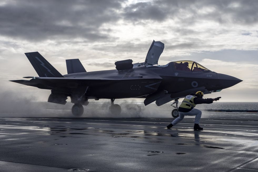 RAF plane on HMS Queen Elizabeth