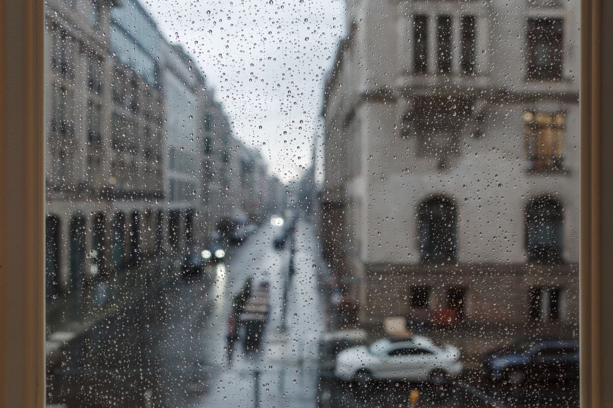 RAINY WINDOW