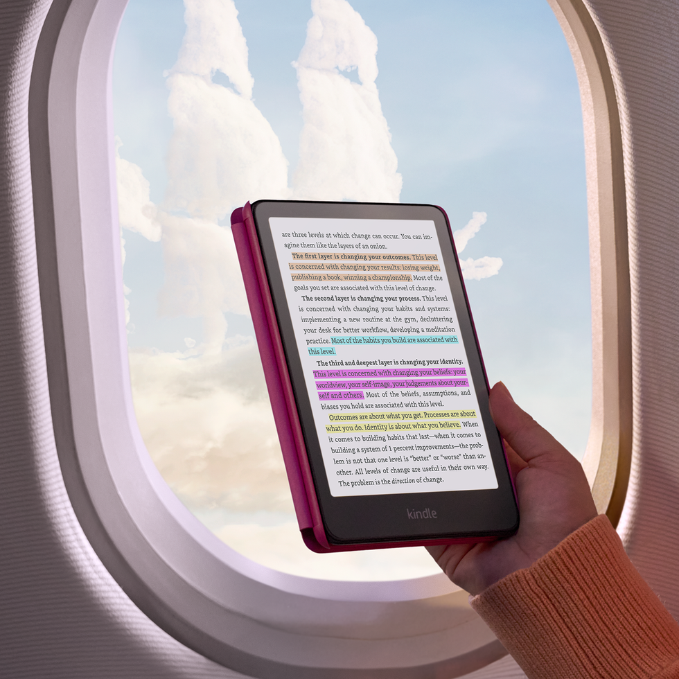 Reader highlights text on Amazon Kindle Colorsoft (16GB)