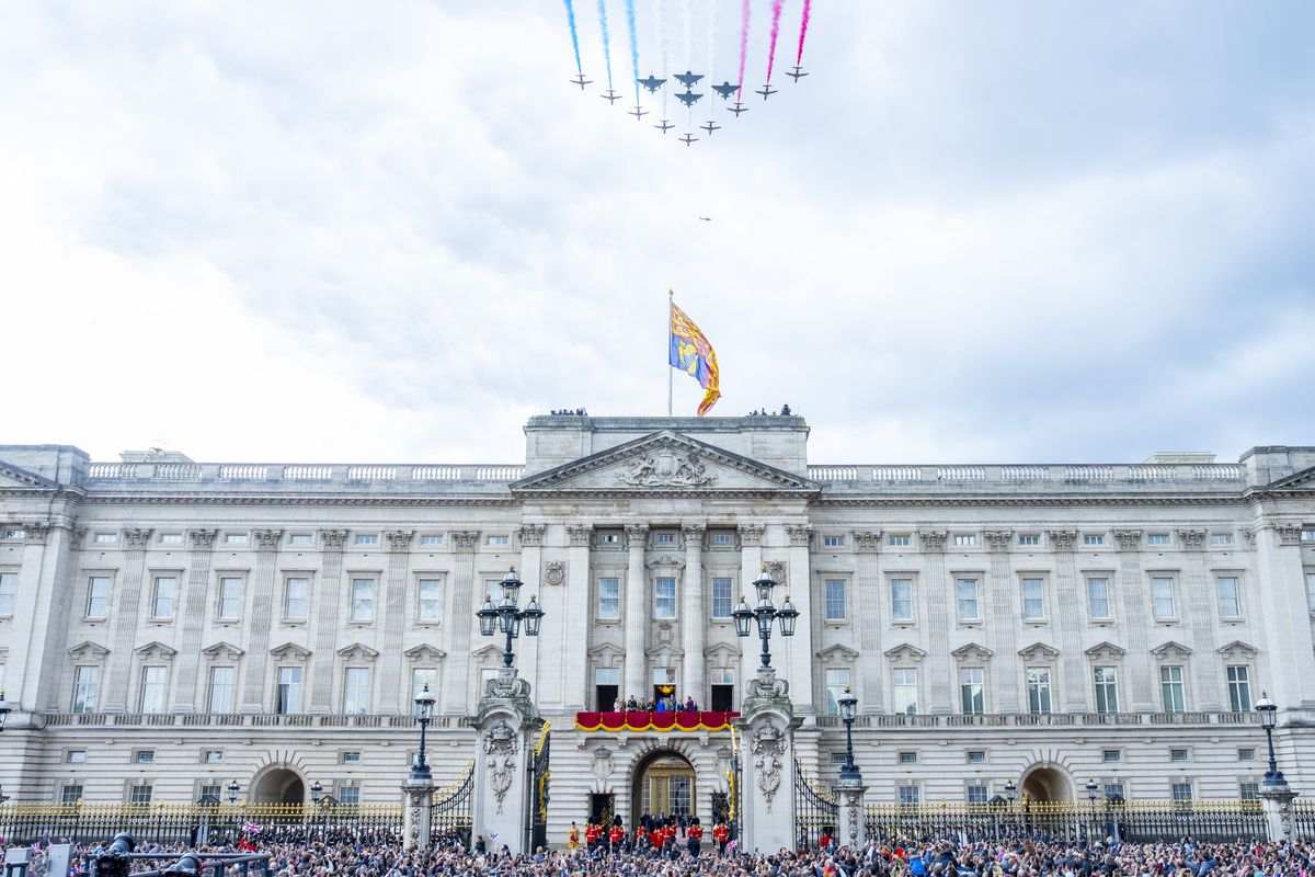 Red Arrows Buckingham Palace