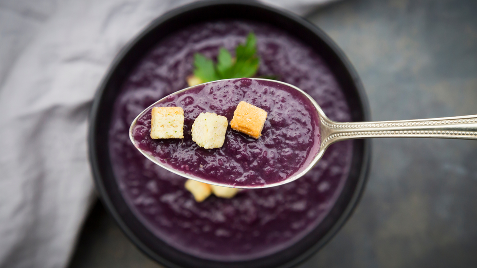 Red cabbage soup