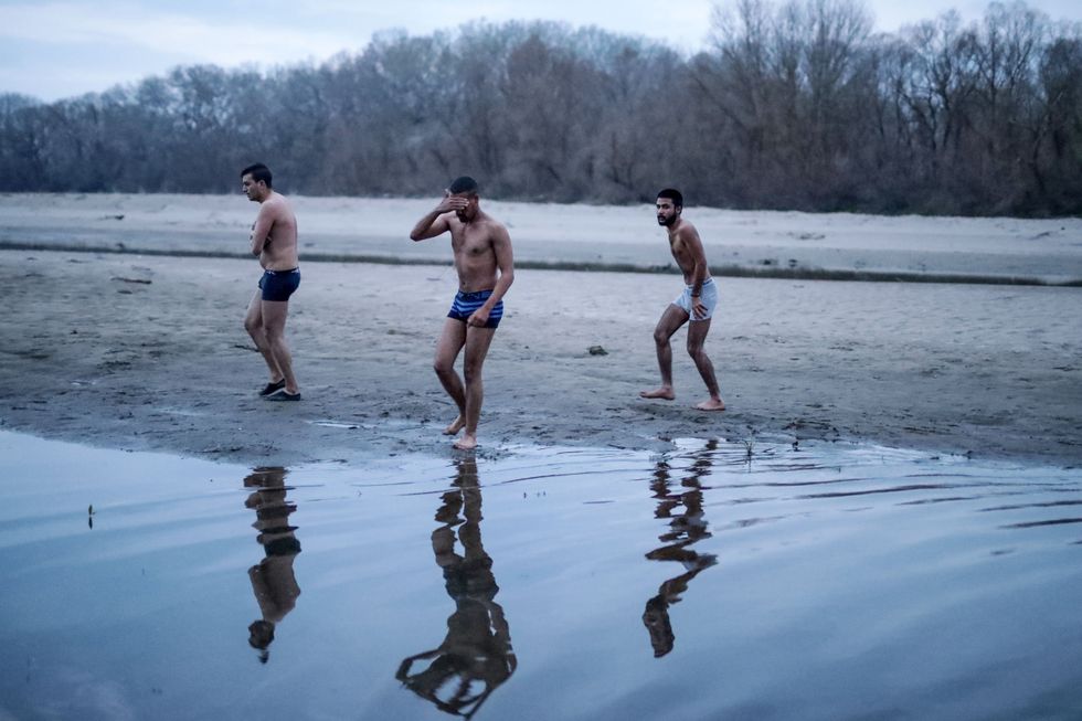 Refugees returned to Turkey from Evros River after being stripped in 2020