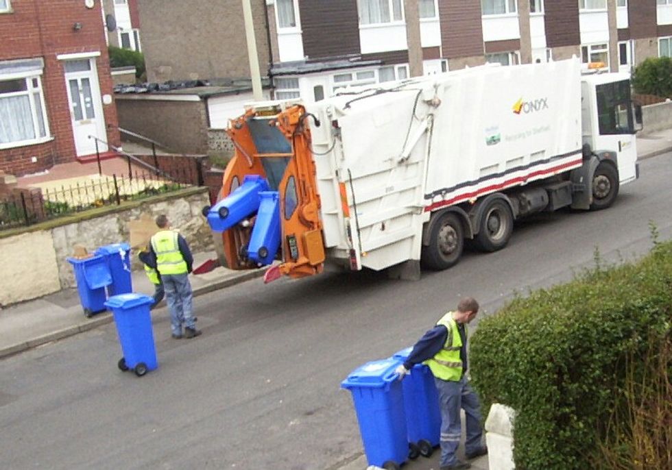 Sheffield bin collectors vote to strike over pay and conditions