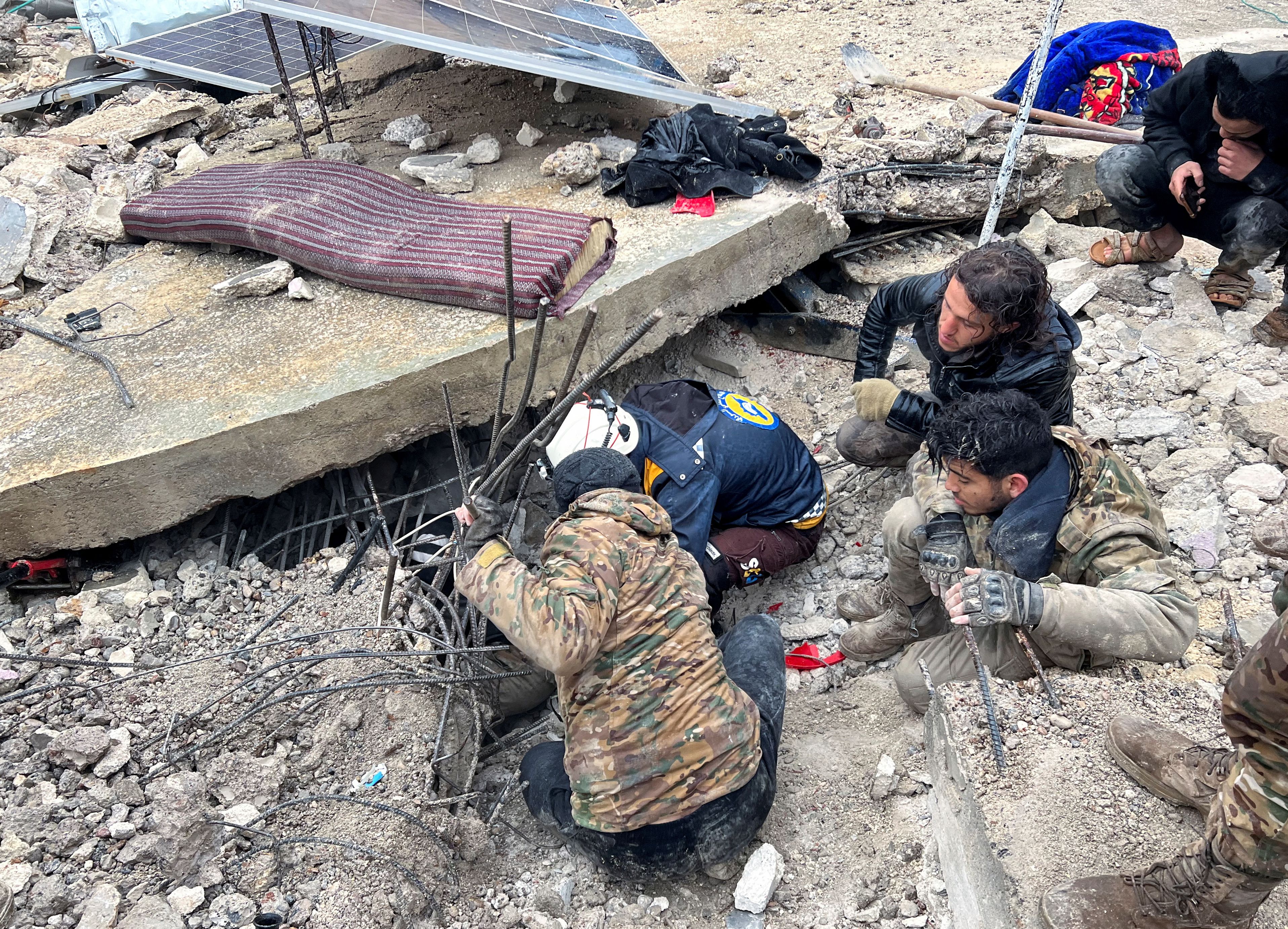 Rescuers search for survivors under the rubble, following an earthquake, in rebel-held town of Jandaris, Syria February 6,2023.  REUTERS/Khalil Ashawi
