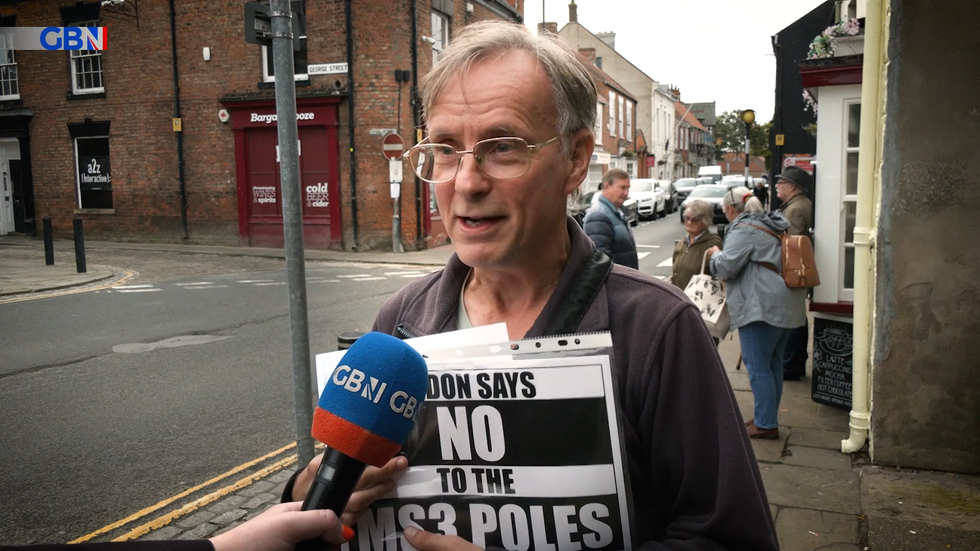 Residents of Hedon protest against MS3 poles