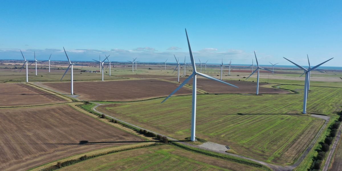 NextImg:British taxpayers to shoulder £3bn energy bill as turbines switched off in high winds