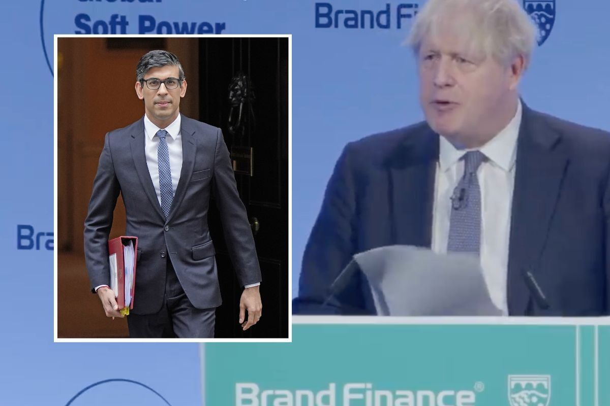 Rishi Sunak alongside Boris Johnson giving his speech