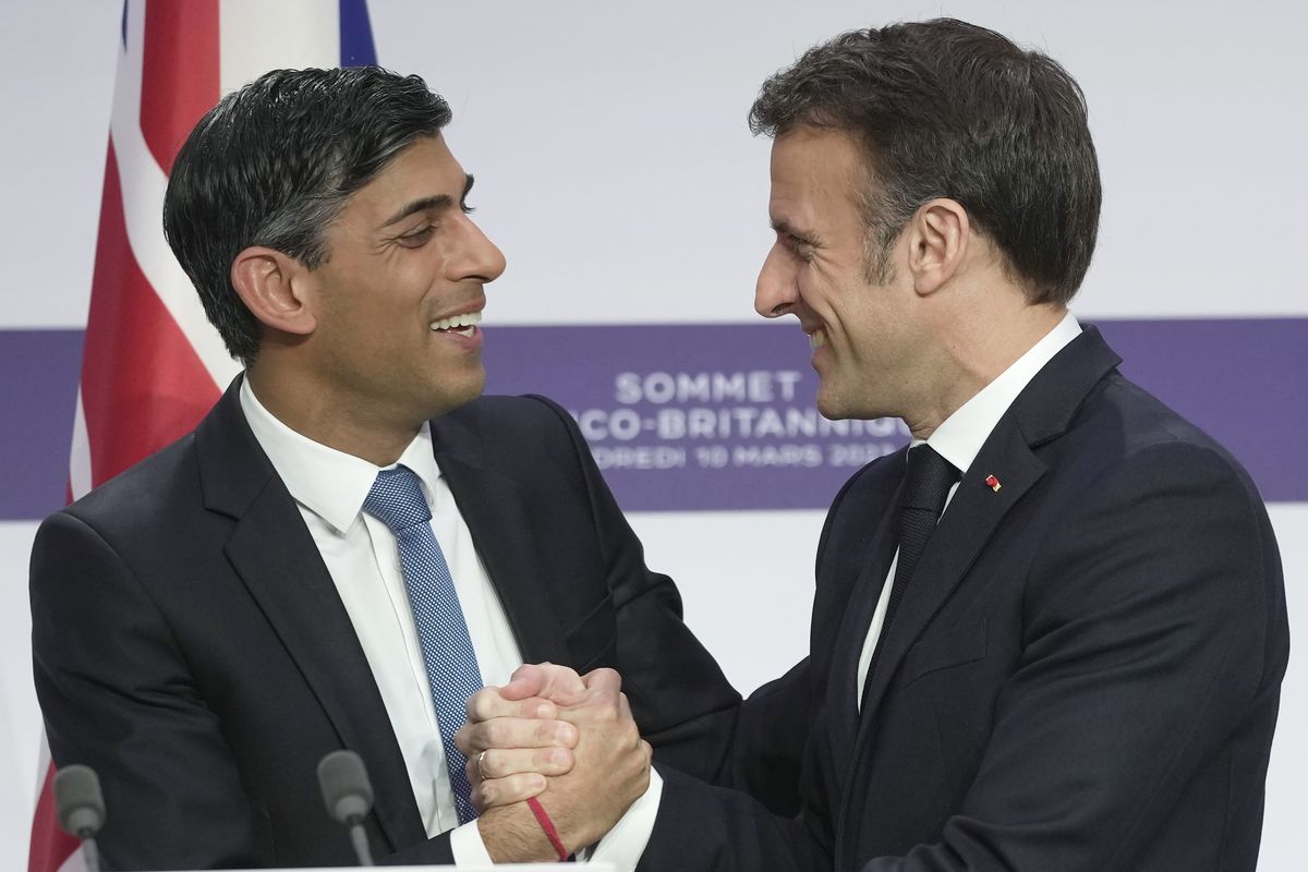 Rishi Sunak shaking hands with Emmanuel Macron 