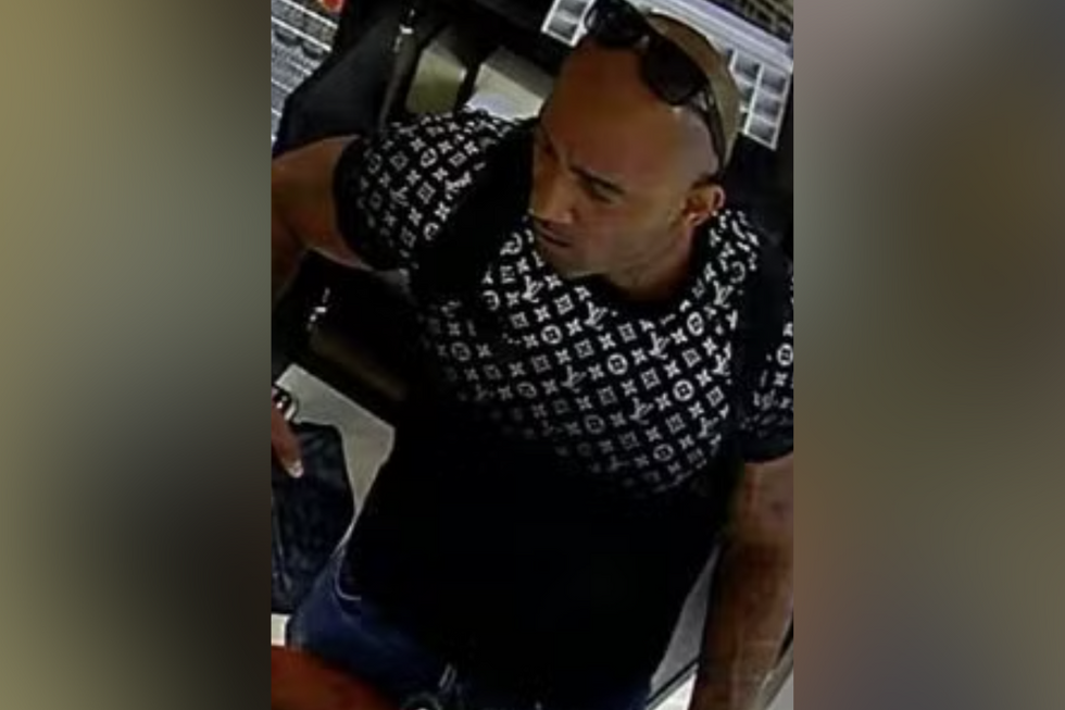 Robbers putting watch dealer in chokehold