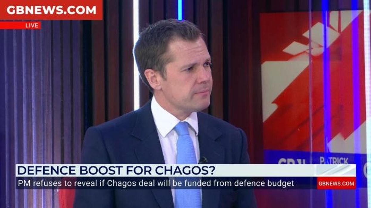 Robert Jenrick backs Nigel Farage’s Chagos idea as he blasts ‘weak and feckless’ Keir Starmer