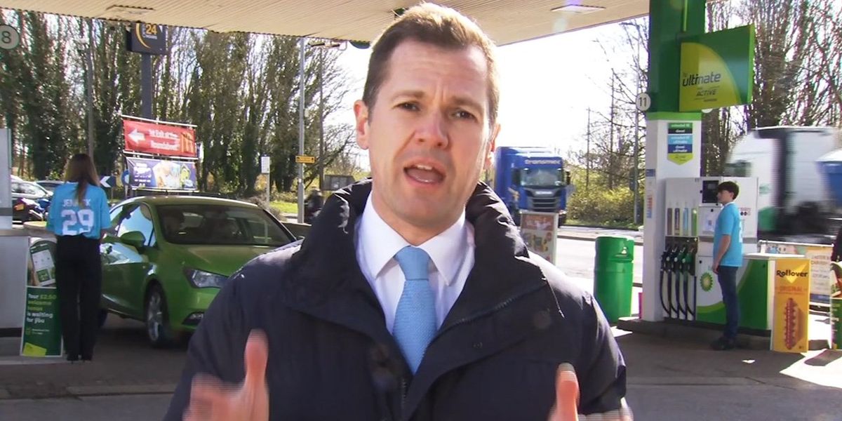 Petrol price crisis: Robert Jenrick issues fuel cut demand to Rachel Reeves as prices surge: ‘Do the right thing!’ Petrol price crisis: Robert Jenrick issues fuel cut demand to Rachel Reeves as prices surge: ‘Do the right thing!’
