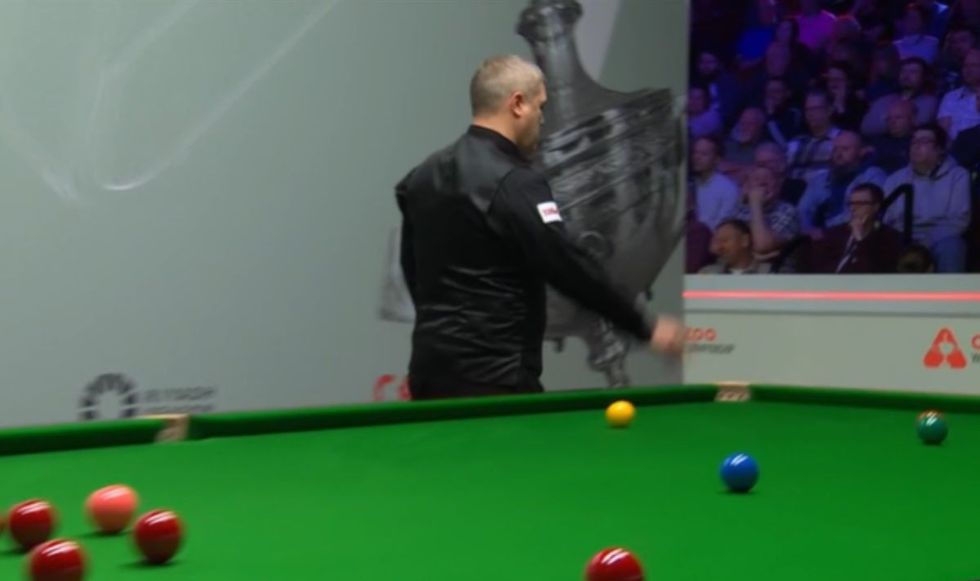 Robert Milkins threw his cue on the floor in anger