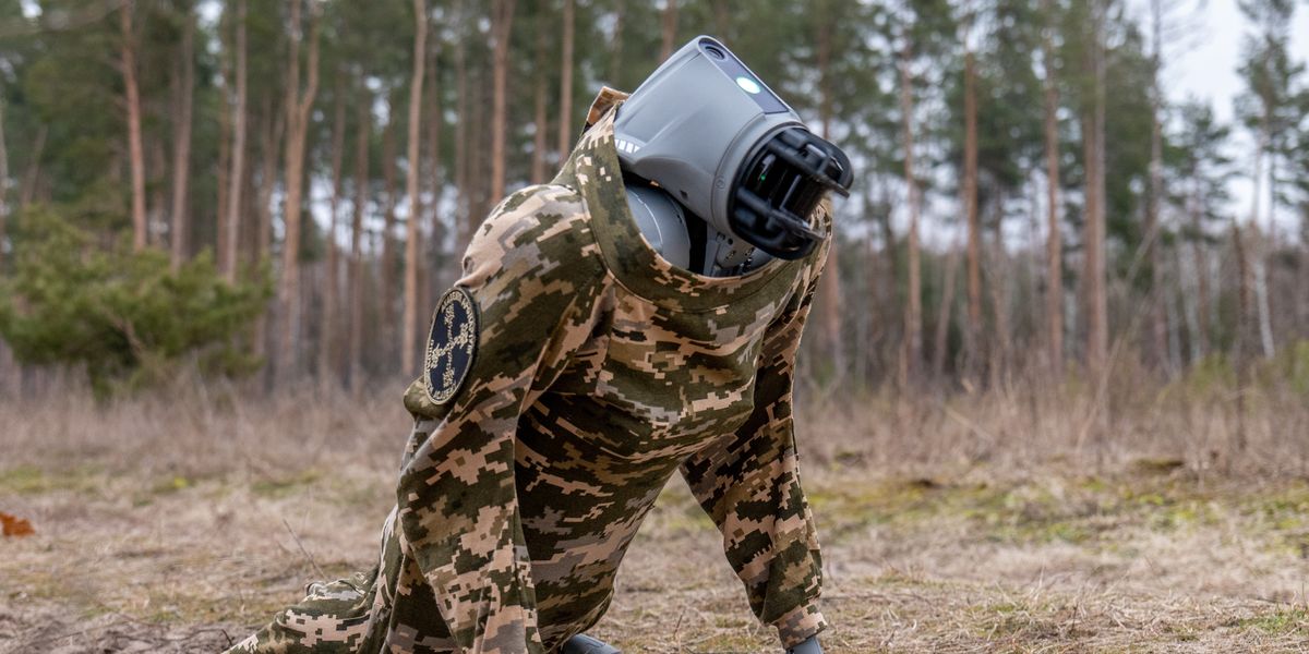 NextImg:Ukraine to deploy 15,000 robots on the front line as part of plans to replace soldiers with 'snake'