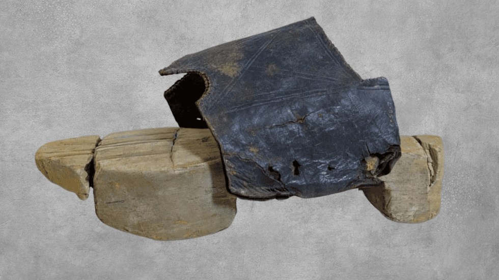 Roman bath clogs