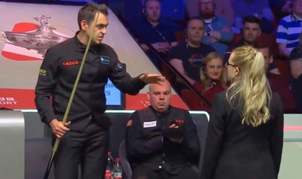 Ronnie O'Sullivan and referee