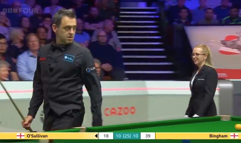 Ronnie O'Sullivan and referee