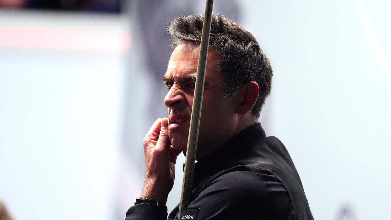 Ronnie O'Sullivan is through to the next round of the Chinese Grand Prix