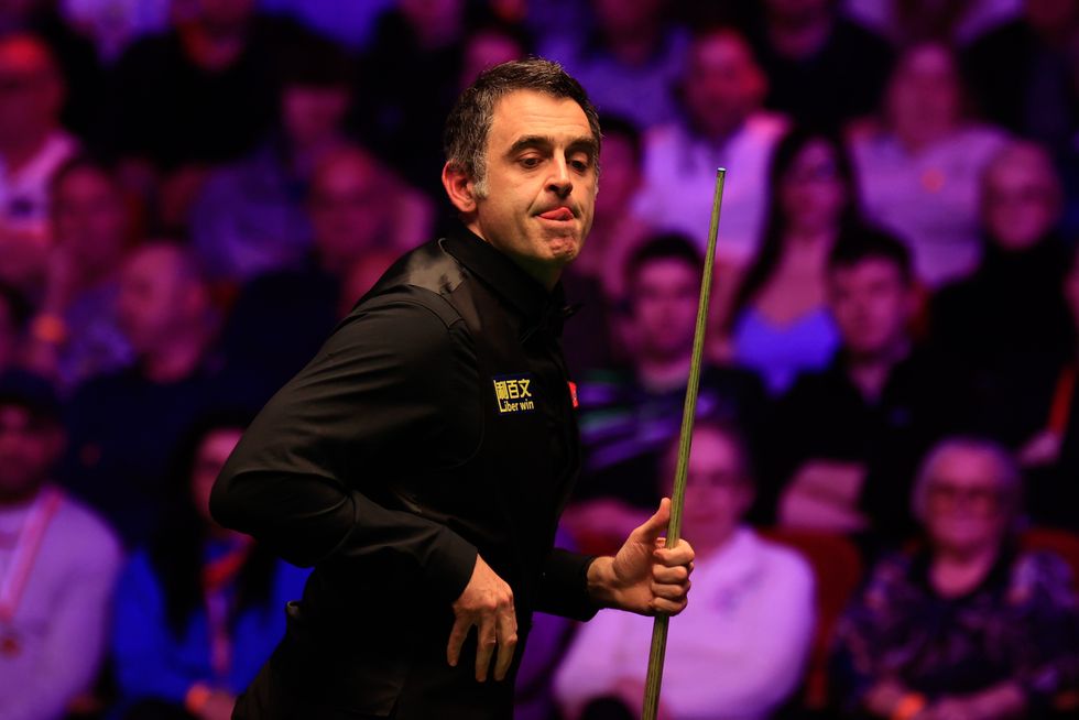 Ronnie O'Sullivan is through to the quarter-finals of the Players Championship